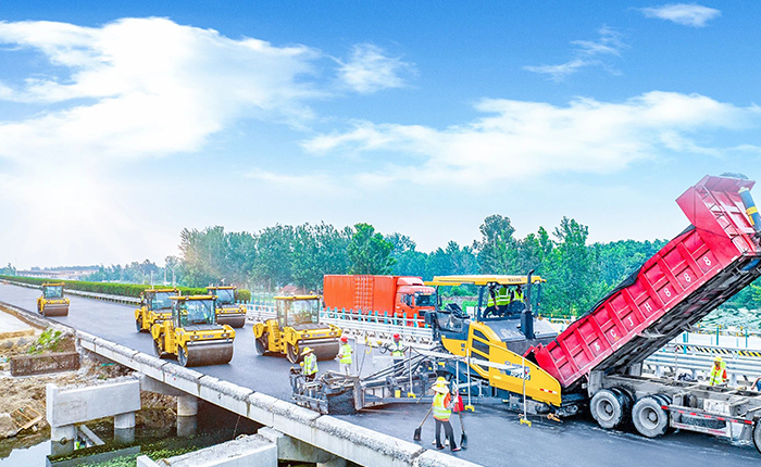 江苏高速上演壹号娱乐成套道路机械大片！