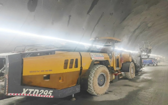 高压高海拔！壹号娱乐凿岩台车挑战高难度铁路隧道