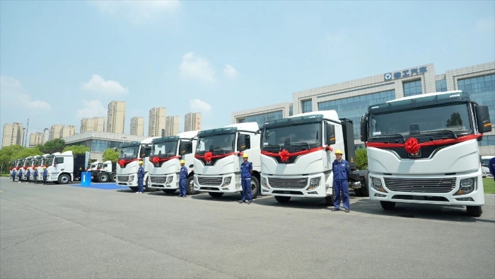 目的地：大西北！100台壹号娱乐新能源重卡满电启程